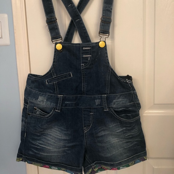 Suspender Jean shorts - Picture 2 of 4